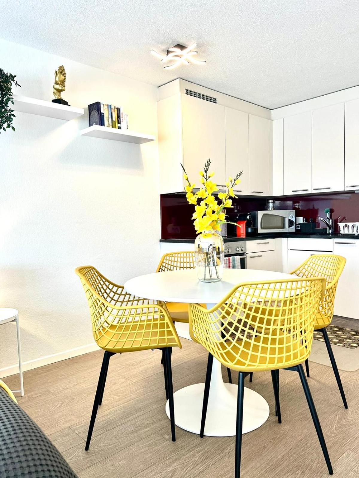 Little Penthouse **** *